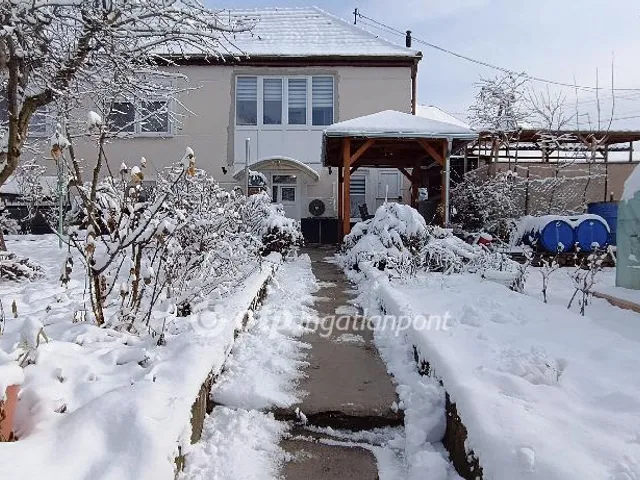 Eladó ház Ajka, Bódé 120 nm