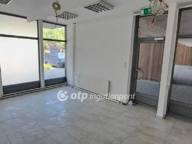 Kiadó kereskedelmi és ipari ingatlan Ajka 45 nm