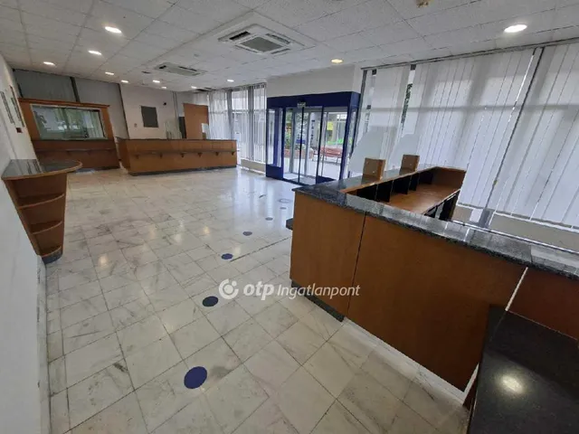 Kiadó kereskedelmi és ipari ingatlan Ajka 145 nm