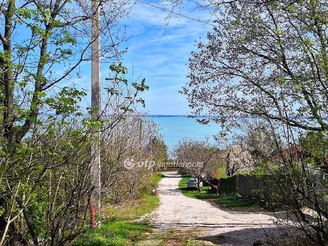 Eladó telek Alsóörs 526 nm