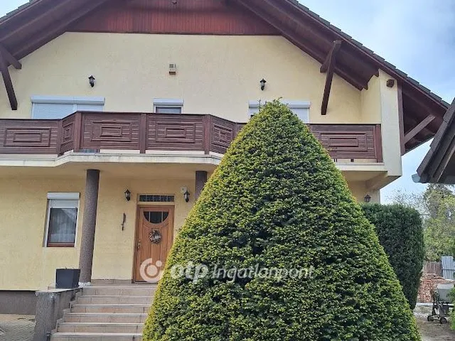 Eladó ház Székesfehérvár, Öreghegy 304 nm