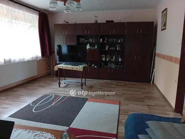 Eladó lakás Ajka 126 nm