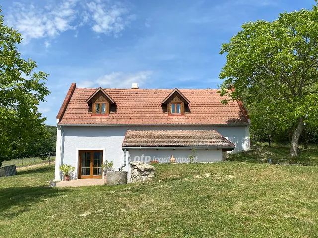 Eladó nyaraló Balatoncsicsó 88 nm