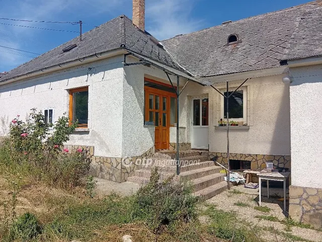 Eladó ház Bakonynána 92 nm
