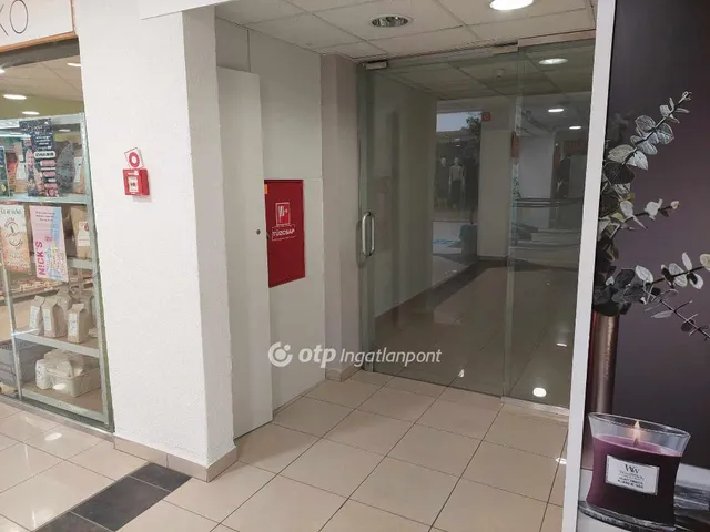 Kiadó kereskedelmi és ipari ingatlan Veszprém 13 nm