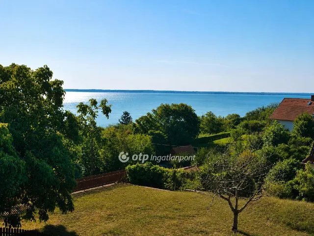 Eladó nyaraló Balatonalmádi 78 nm