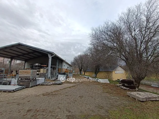 Eladó kereskedelmi és ipari ingatlan Herceghalom 221 nm