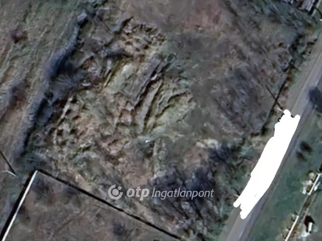 Eladó kereskedelmi és ipari ingatlan Kesztölc 2500 nm