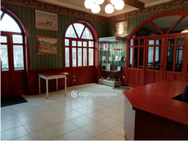 Eladó kereskedelmi és ipari ingatlan Budapest XVI. kerület, Sashalom 1980 nm