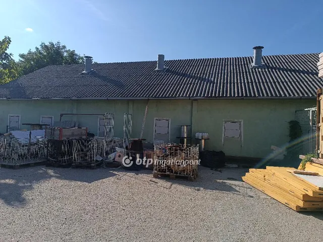 Eladó kereskedelmi és ipari ingatlan Érd, Központ 475 nm