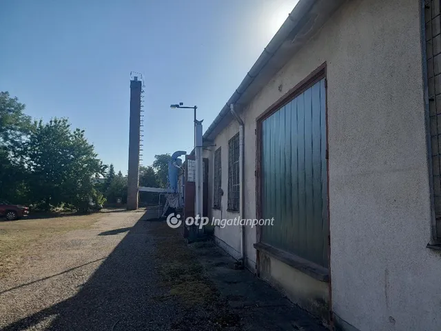 Eladó kereskedelmi és ipari ingatlan Tata 1100 nm