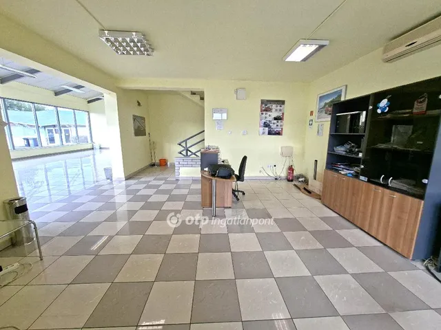 Eladó kereskedelmi és ipari ingatlan Ercsi 450 nm