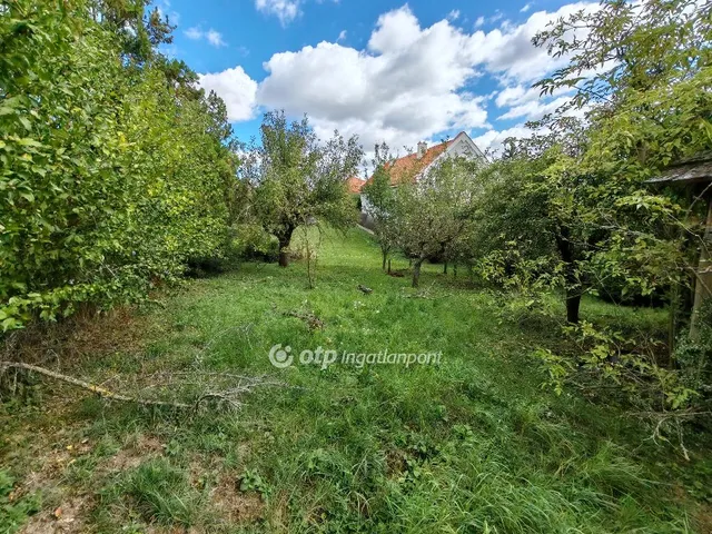 Eladó telek Gyermely 748 nm