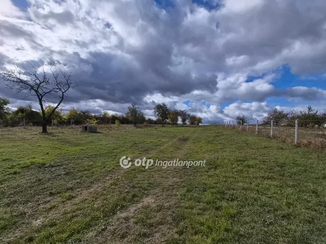 Eladó telek Bicske 10786 nm