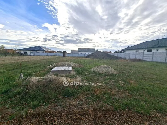 Eladó telek Ráckeresztúr 551 nm