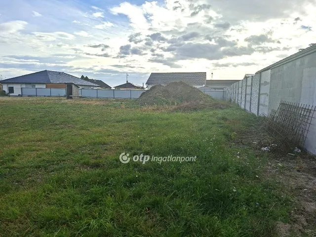 Eladó telek Ráckeresztúr 551 nm