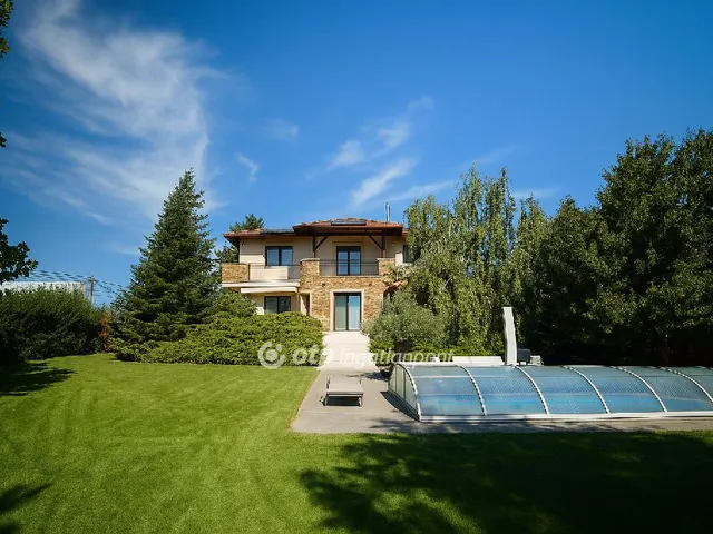 Eladó ház Érd, Fenyves-Parkváros 350 nm