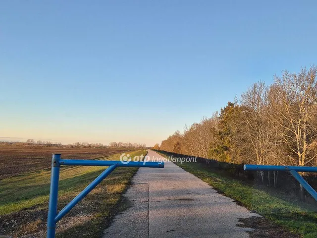 Eladó telek Ercsi 522 nm