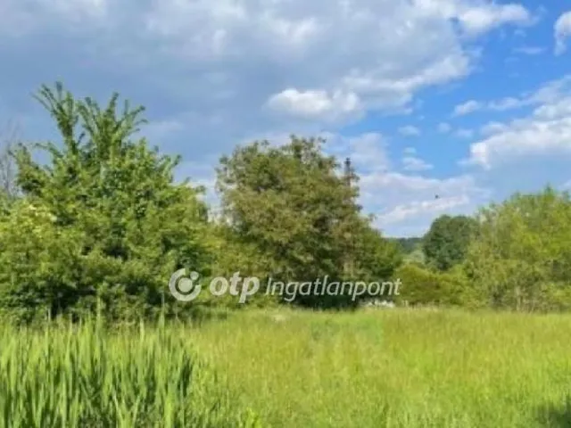 Eladó telek Kesztölc 2500 nm