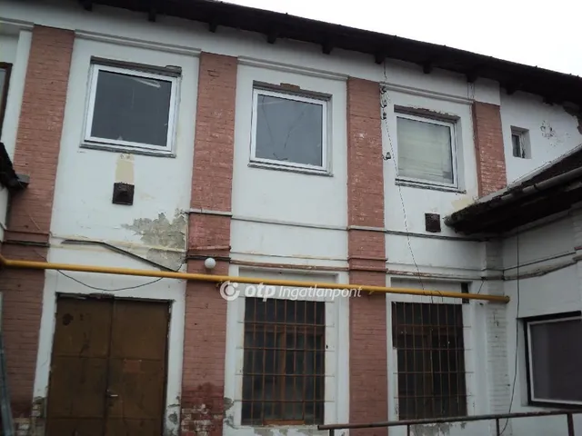 Eladó kereskedelmi és ipari ingatlan Budapest X. kerület 3823 nm