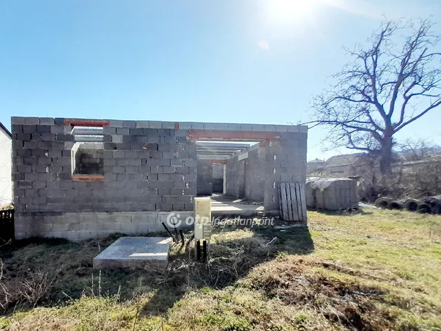 Eladó ház Tardos 270 nm