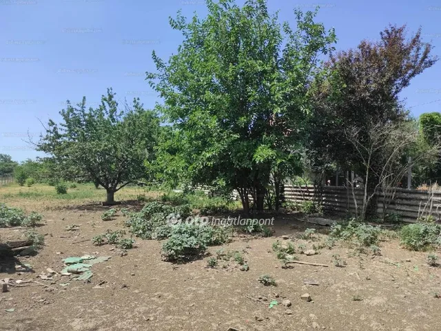 Eladó telek Érd 2408 nm