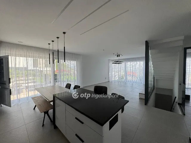 Kiadó ház Budaörs 265 nm