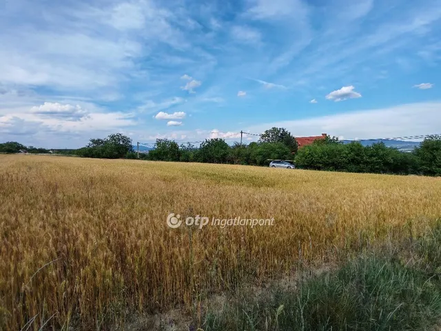 Eladó telek Tök 2662 nm
