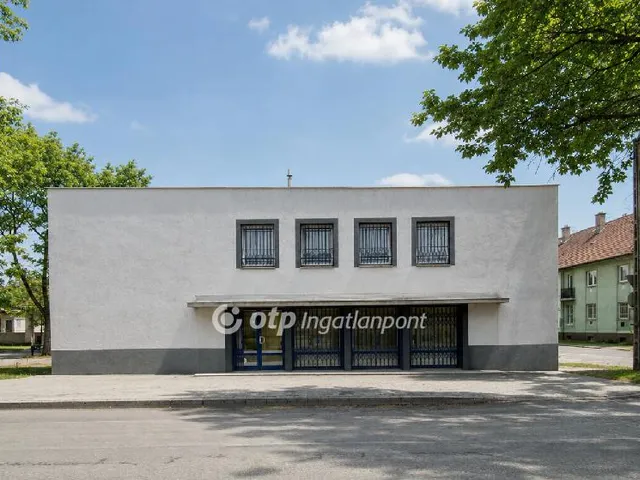 Eladó kereskedelmi és ipari ingatlan Budapest X. kerület 238 nm