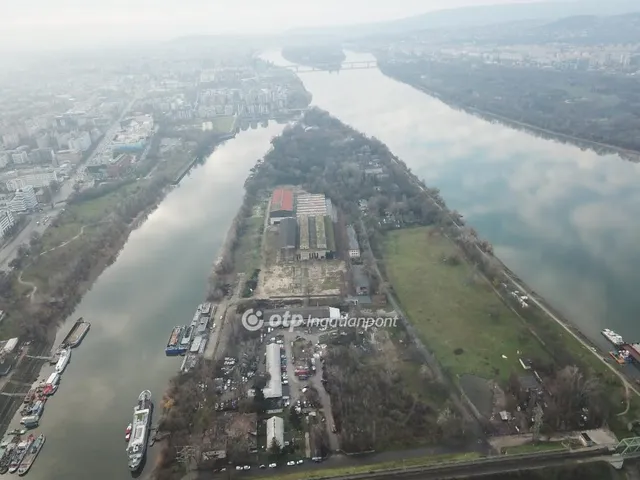 Kiadó kereskedelmi és ipari ingatlan Budapest IV. kerület, Zsilip utca 212 nm