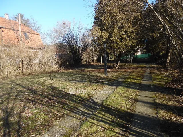 Eladó telek Budapest II. kerület, Pesthidegkút-Ófalu Sarlós Boldogasszony templom közelében 1026 nm