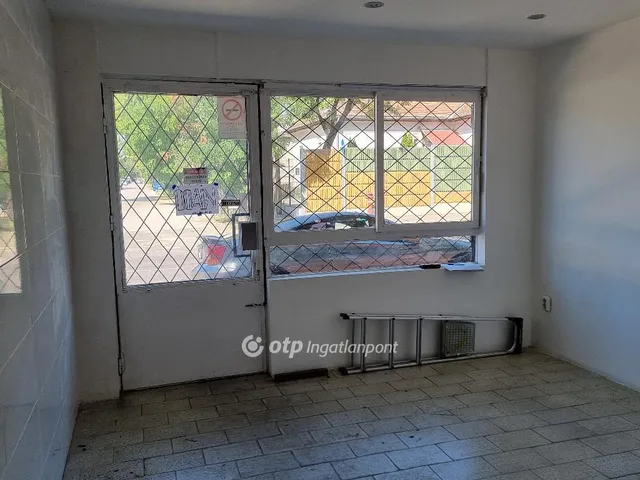 Kiadó kereskedelmi és ipari ingatlan Budapest XXI. kerület, Víztorony 16 nm