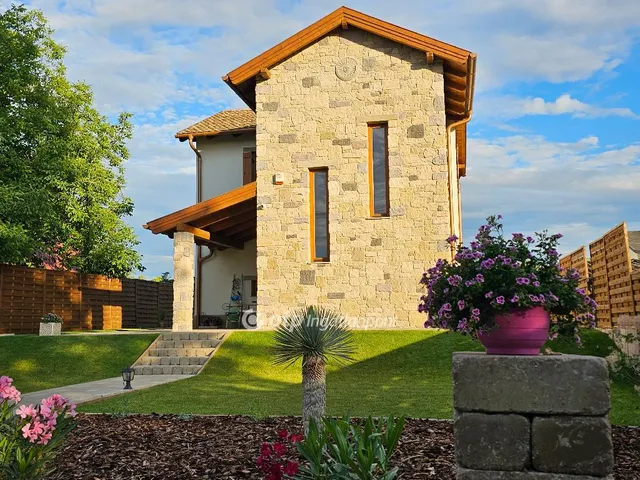 Eladó üdülő és hétvégi ház Makád 150 nm