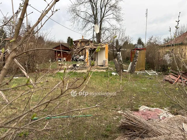 Eladó telek Velence 604 nm