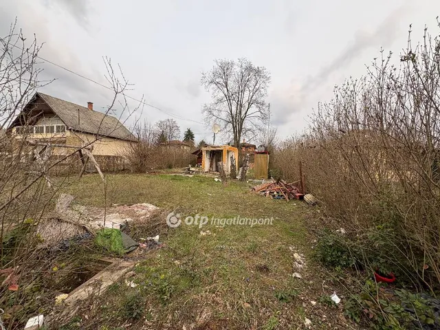 Eladó telek Velence 604 nm