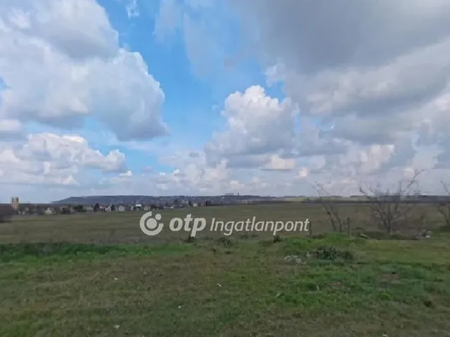 Eladó telek Fót 1432 nm