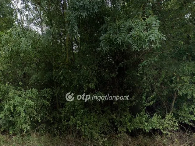 Eladó telek Bicske 720 nm