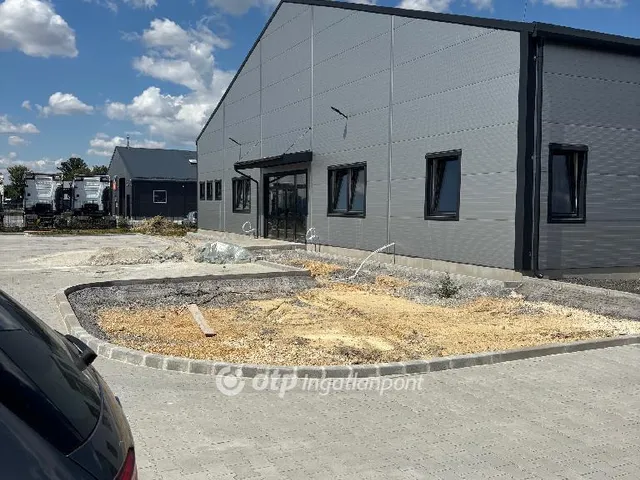 Kiadó kereskedelmi és ipari ingatlan Ikrény 1000 nm