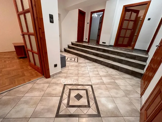 Kiadó ház Dunaharaszti 93 nm
