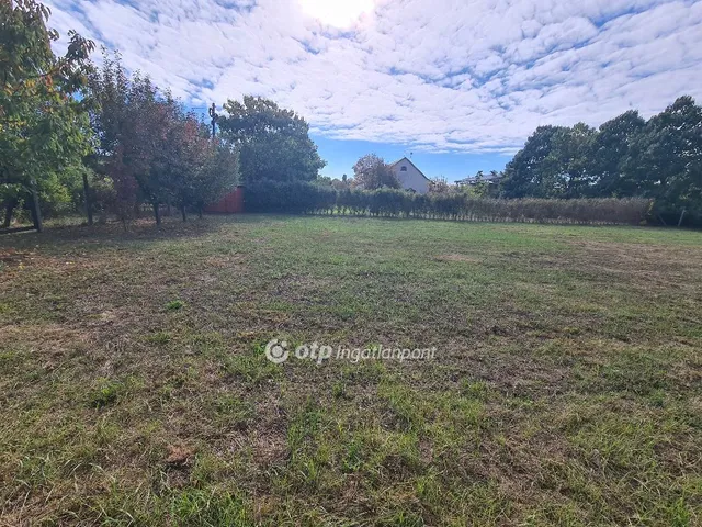 Eladó telek Dömsöd 889 nm