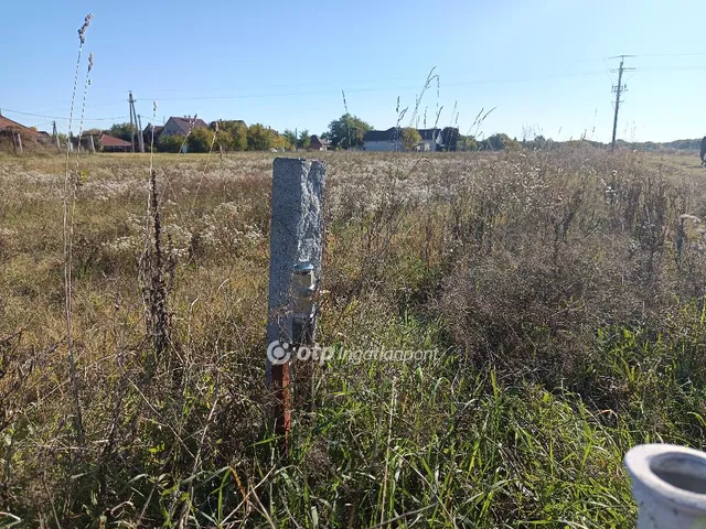Eladó telek Tököl 677 nm