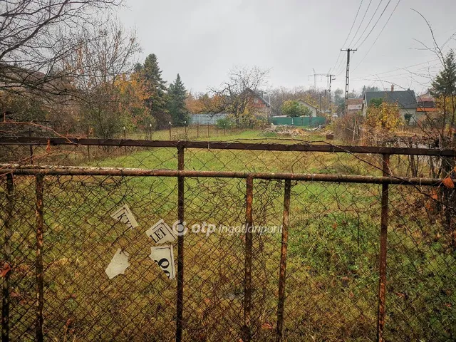 Eladó telek Mogyoród 720 nm