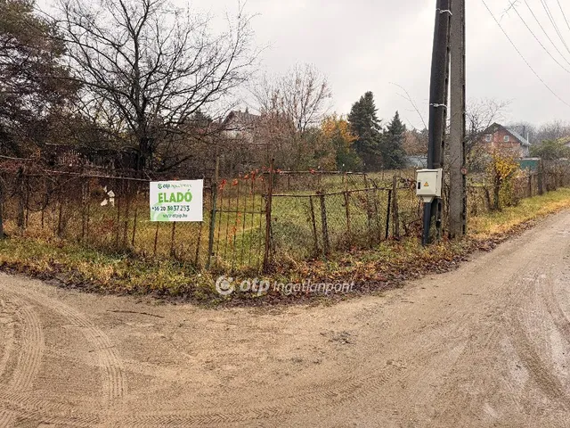 Eladó telek Mogyoród 660 nm