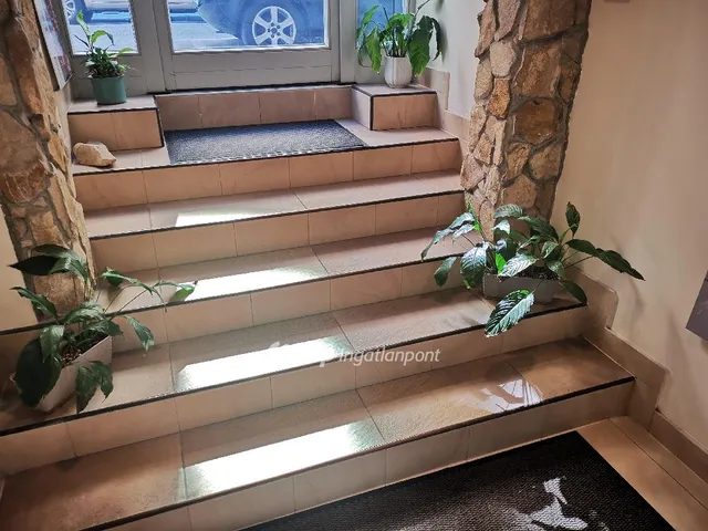 Eladó kereskedelmi és ipari ingatlan Budapest VI. kerület 153 nm