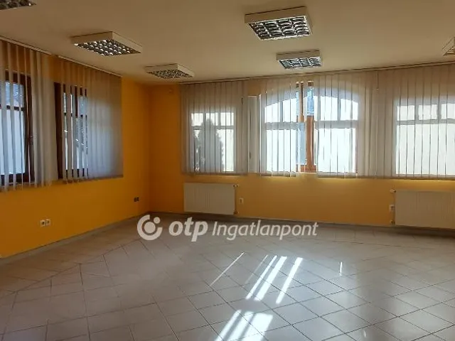 Kiadó kereskedelmi és ipari ingatlan Szentendre 107 nm