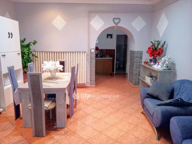 Eladó lakás Dombóvár 98 nm