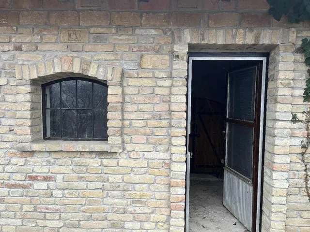 Eladó mezőgazdasági ingatlan Szekszárd 665 nm