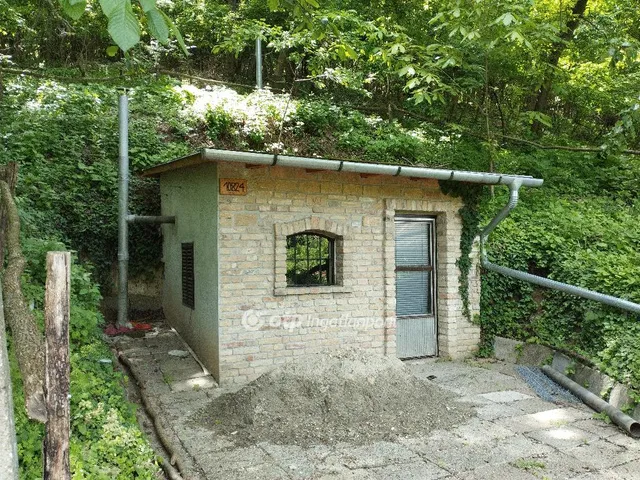 Eladó mezőgazdasági ingatlan Szekszárd, Csatár 665 nm