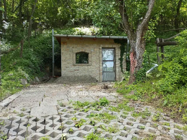 Eladó mezőgazdasági ingatlan Szekszárd, Csatár 665 nm