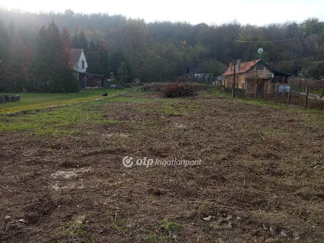 Eladó telek Szekszárd 2569 nm